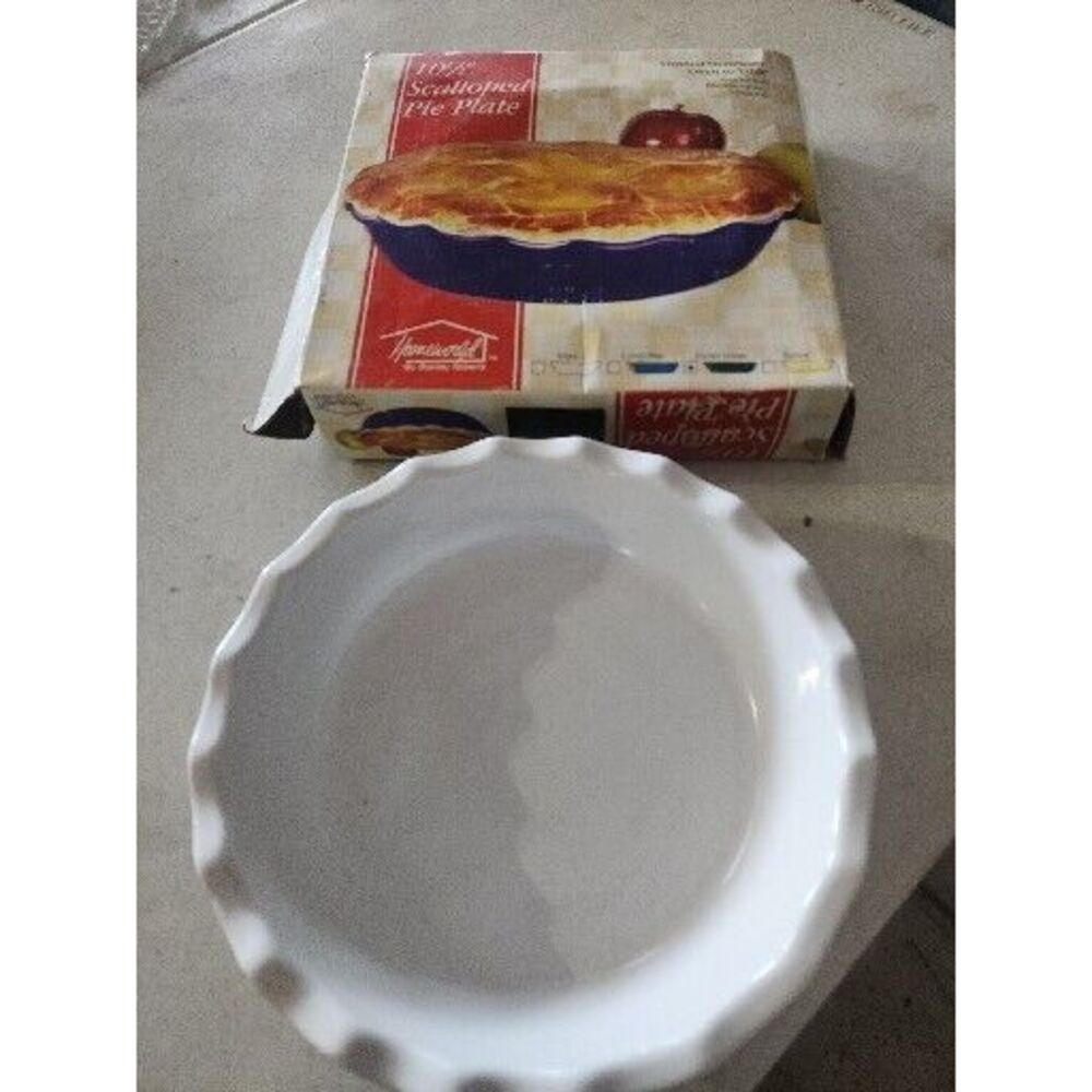 Homeworld Stoneware Scalloped Hunter Green/ White Pie Plate‎ 10.5"